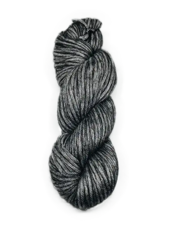 illimani_amelie_charcoal