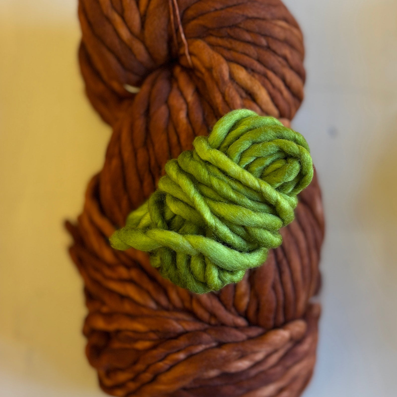 knit-pumpkin-kit-gold-2025