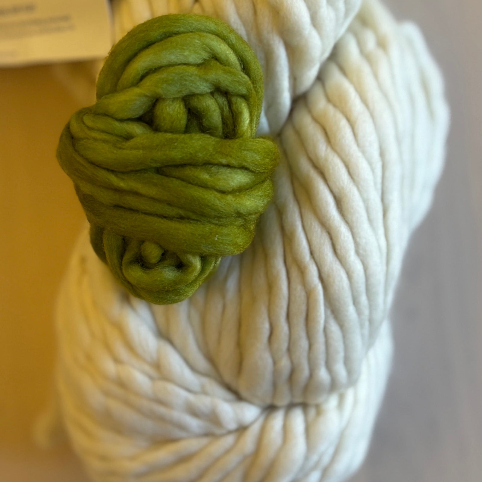 knit-pumpkin-kit-white-2025