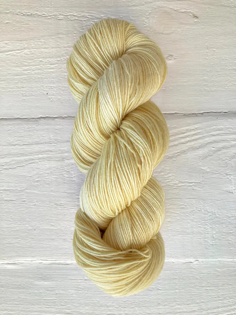 manos-fino-470-custard-1