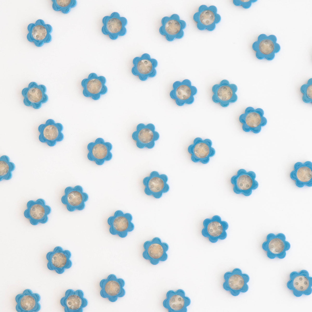 Sarah Hearts Blue Daisy Small 5/8" Buttons