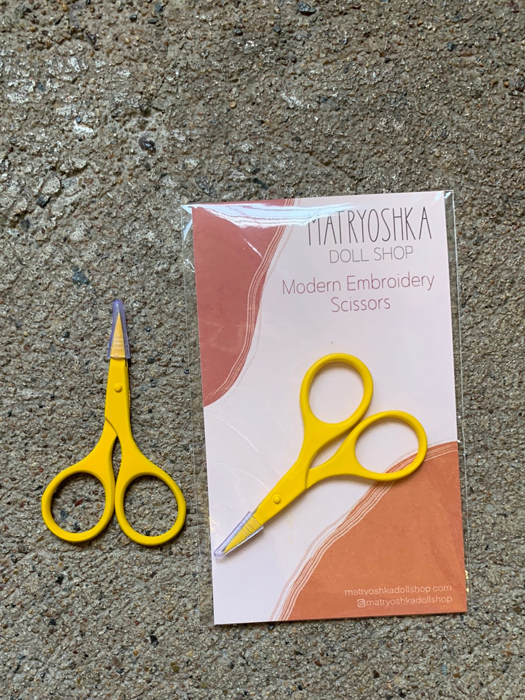 Matryoshka Doll Shop Modern Embroidery Scissors
