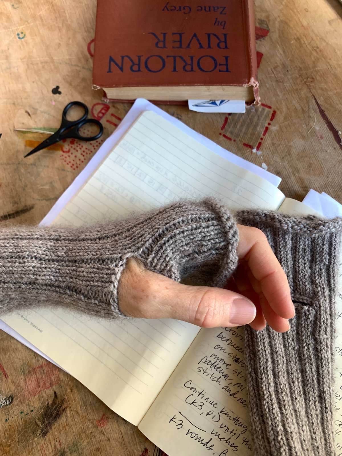 apricot-yarn-supply-ada-mitts-1