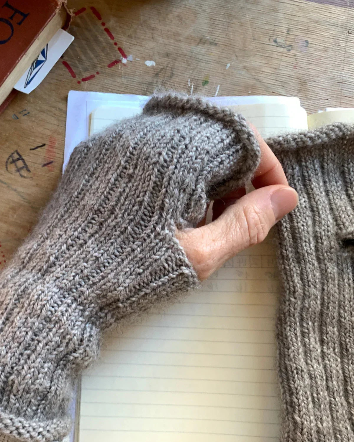 apricot-yarn-supply-ada-mitts