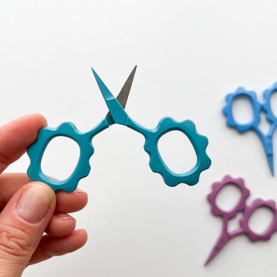 flower-scissor-lake