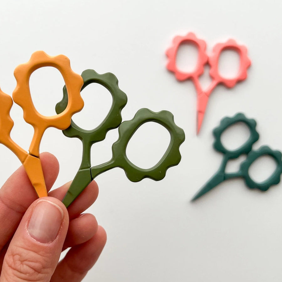 flower-scissor-moss