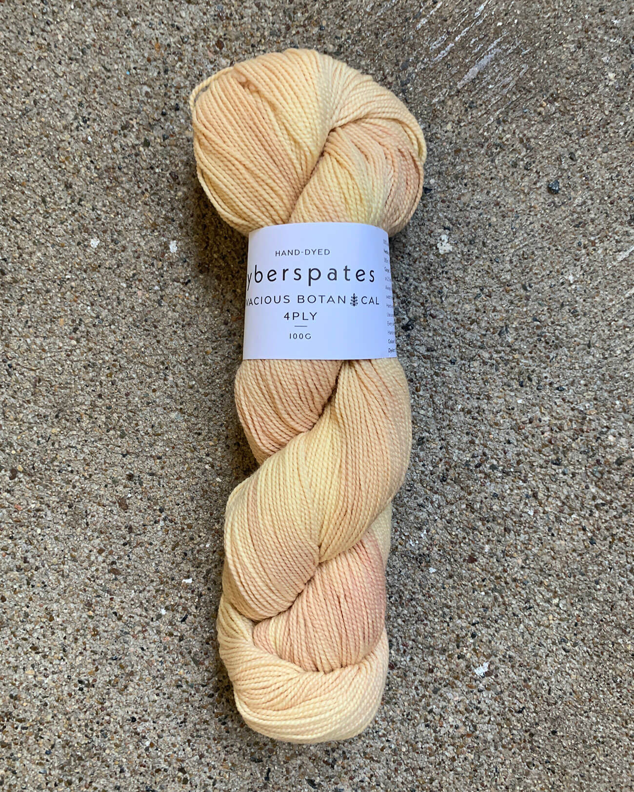 fyberspates-vivacious-botanical-678-creamsicle