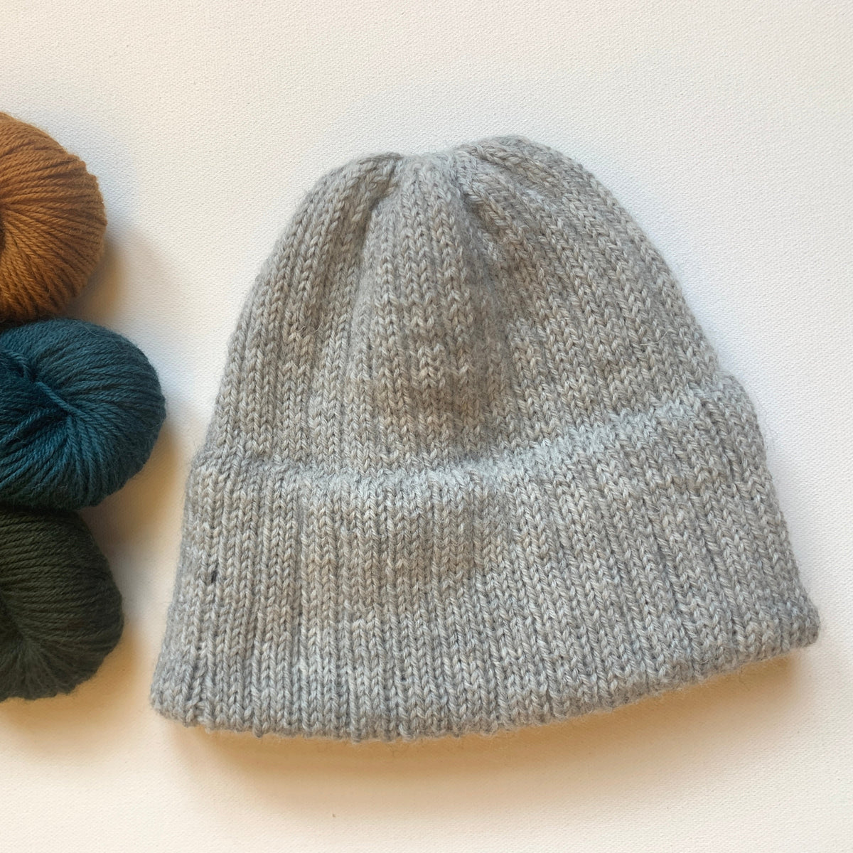 illustrated-hat-pattern-photo