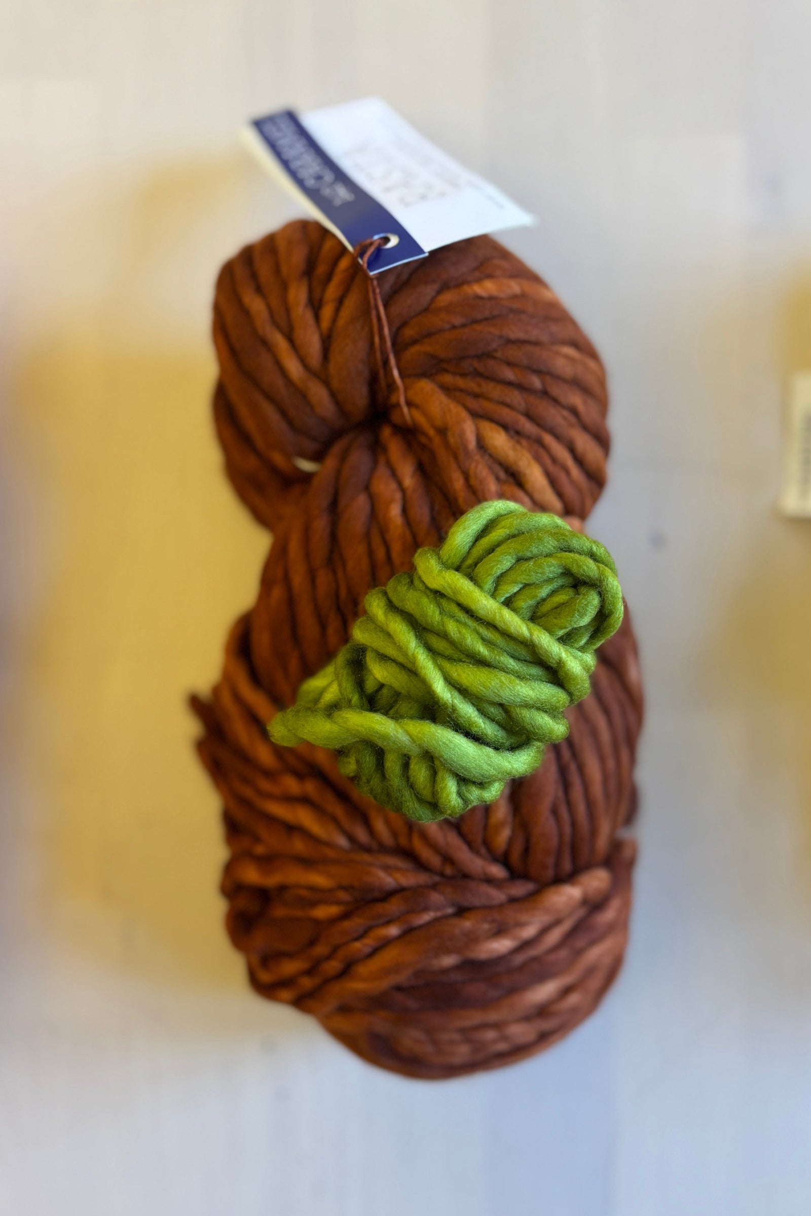 knit-pumpkin-kit-gold-2025