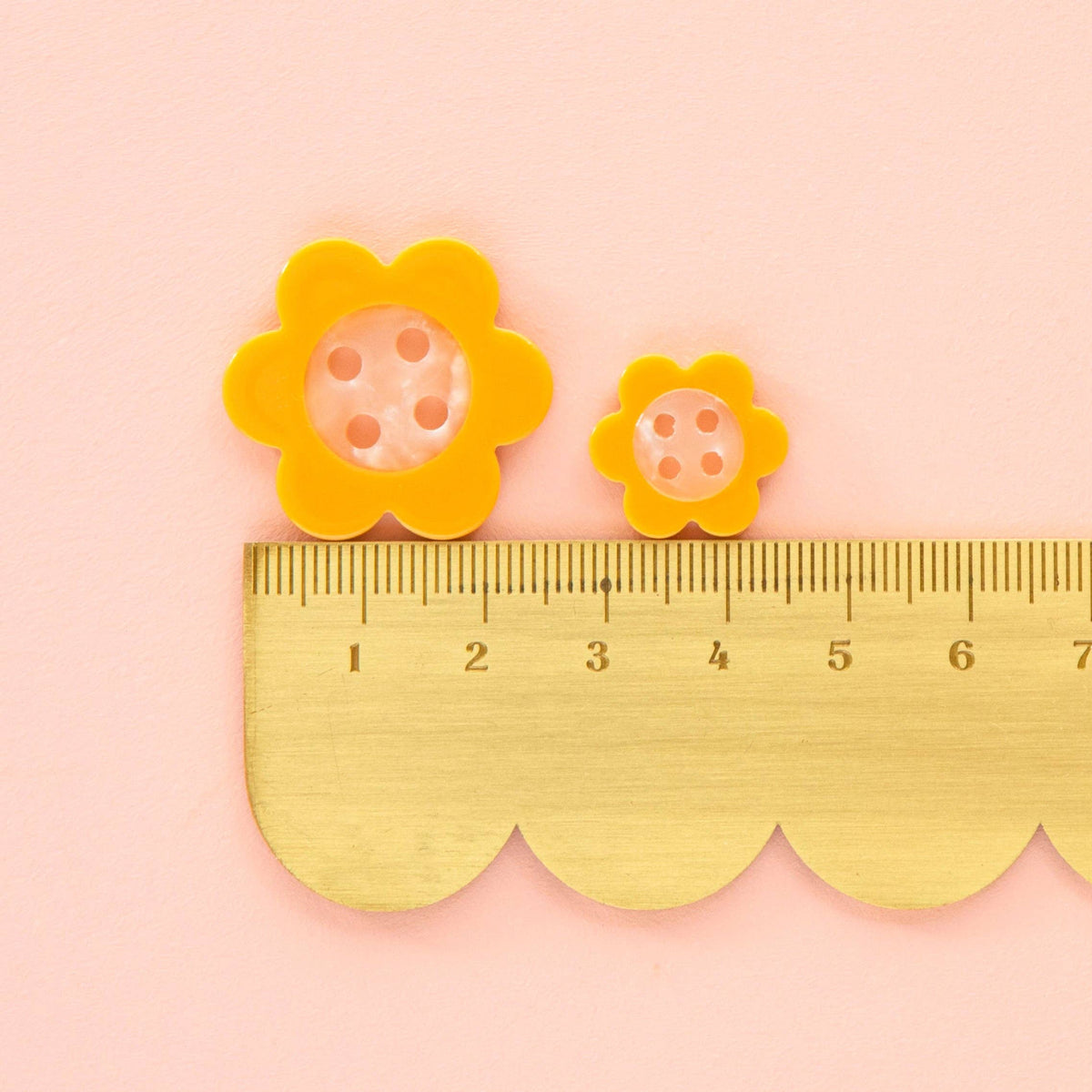 sarah-hearts-buttons-flower-small-size