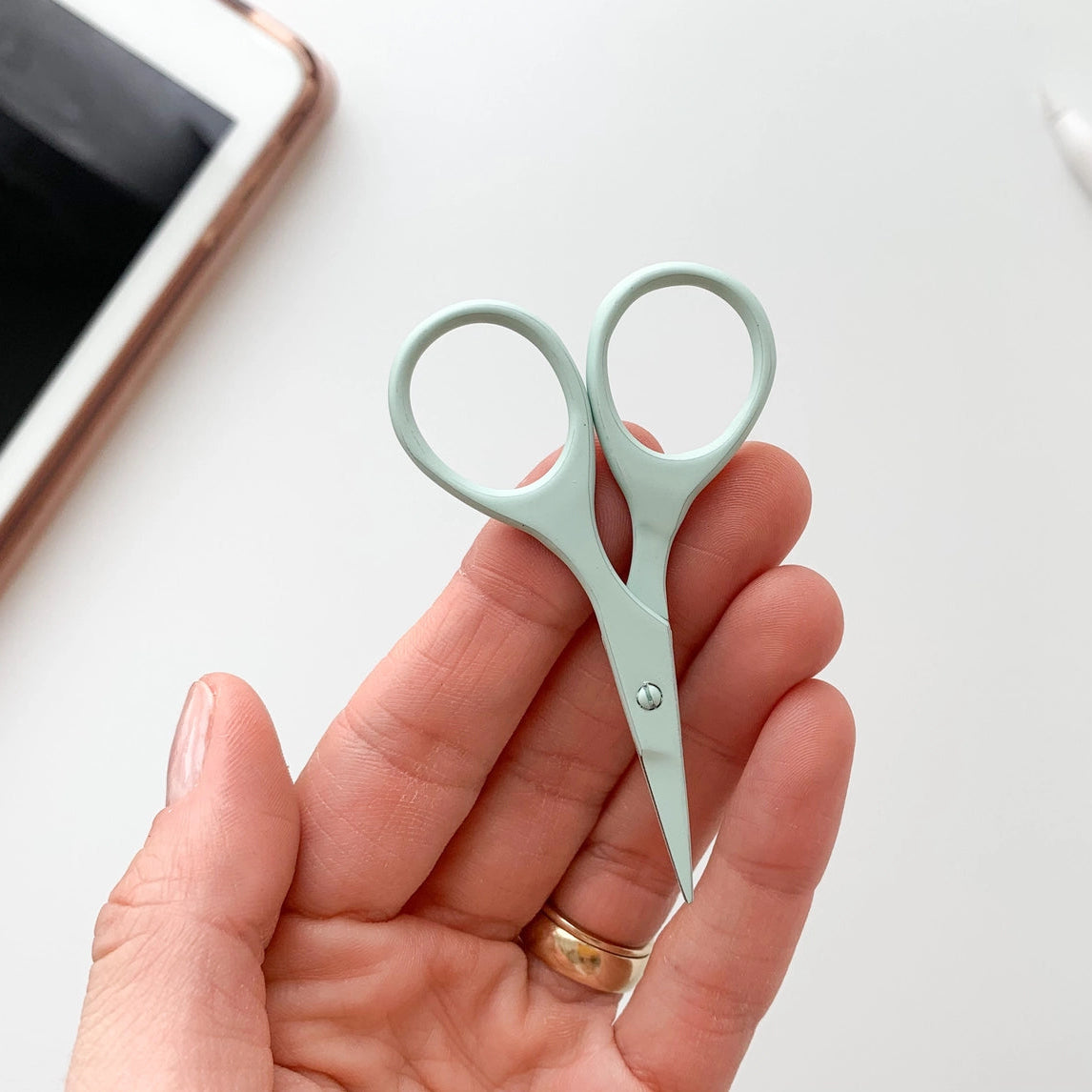 Matryoshka Doll Shop Modern Embroidery Scissors - Apricot Yarn & Supply