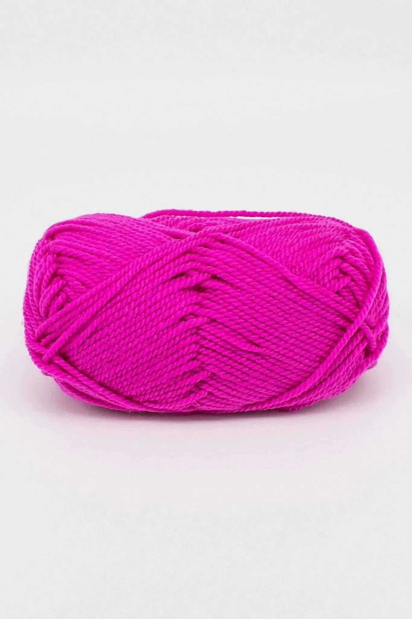 ewe_ewe_wooly_worsted_yarn