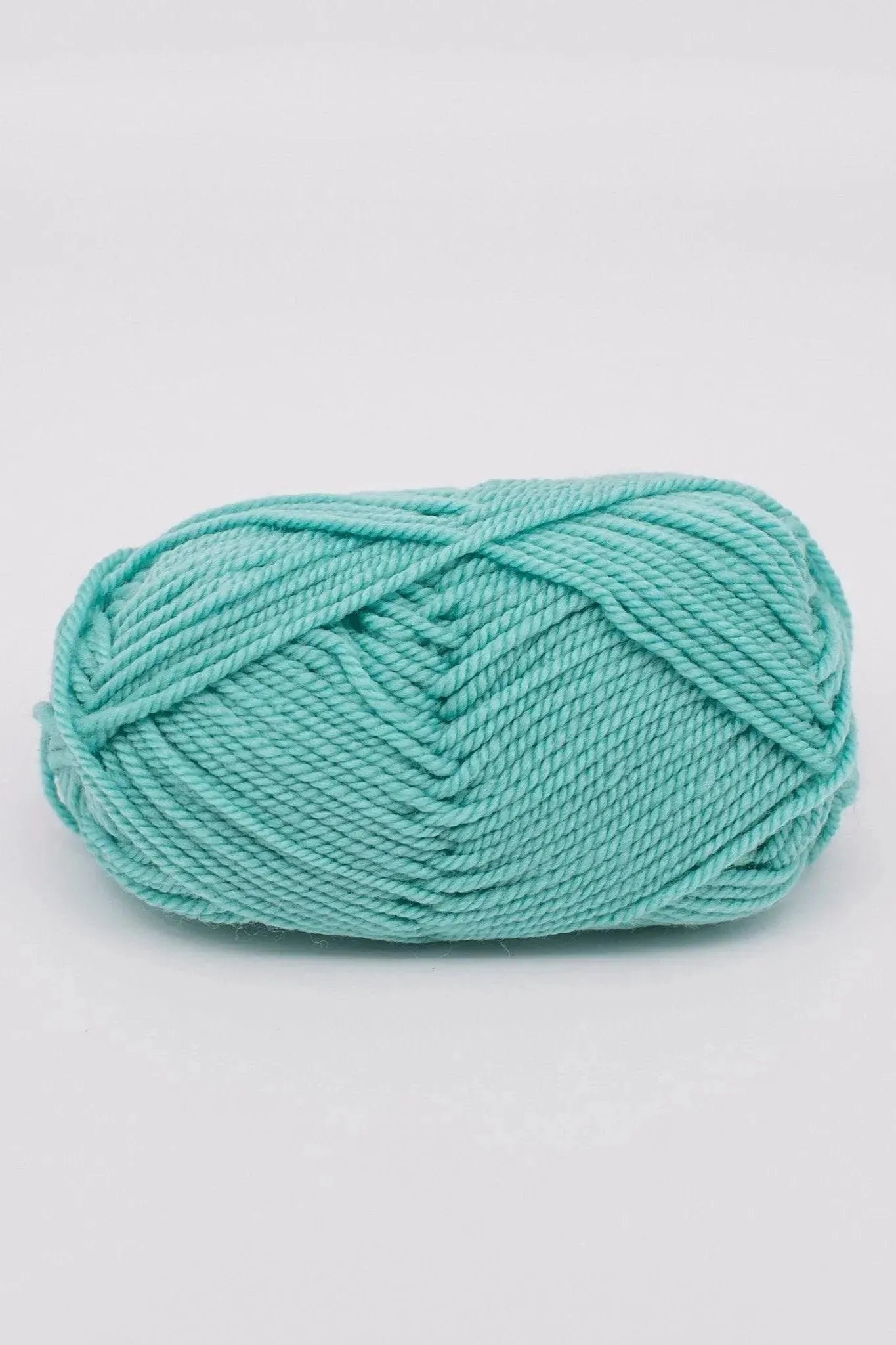 ewe_ewe_wooly_worsted_yarn
