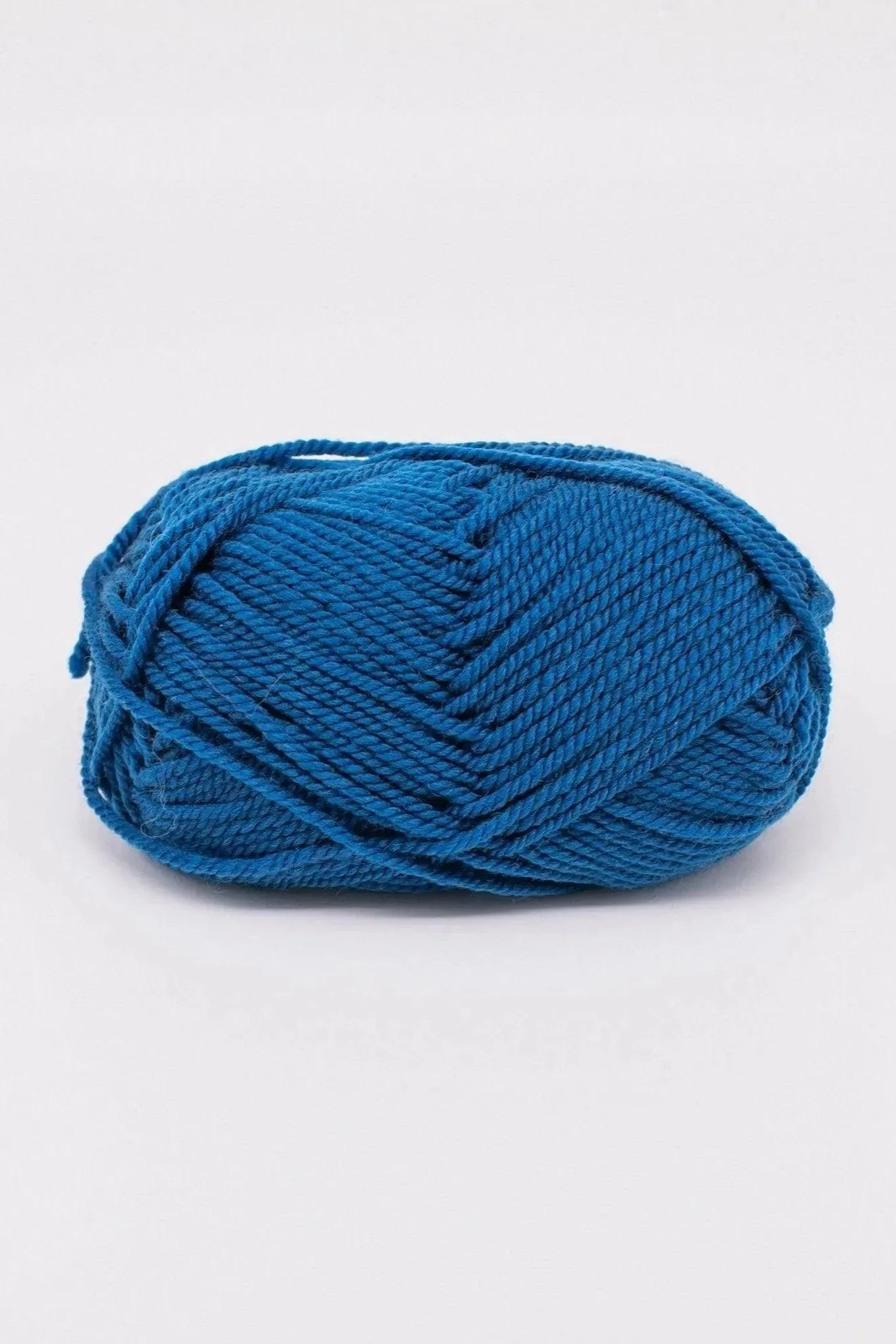 ewe_ewe_wooly_worsted_yarn